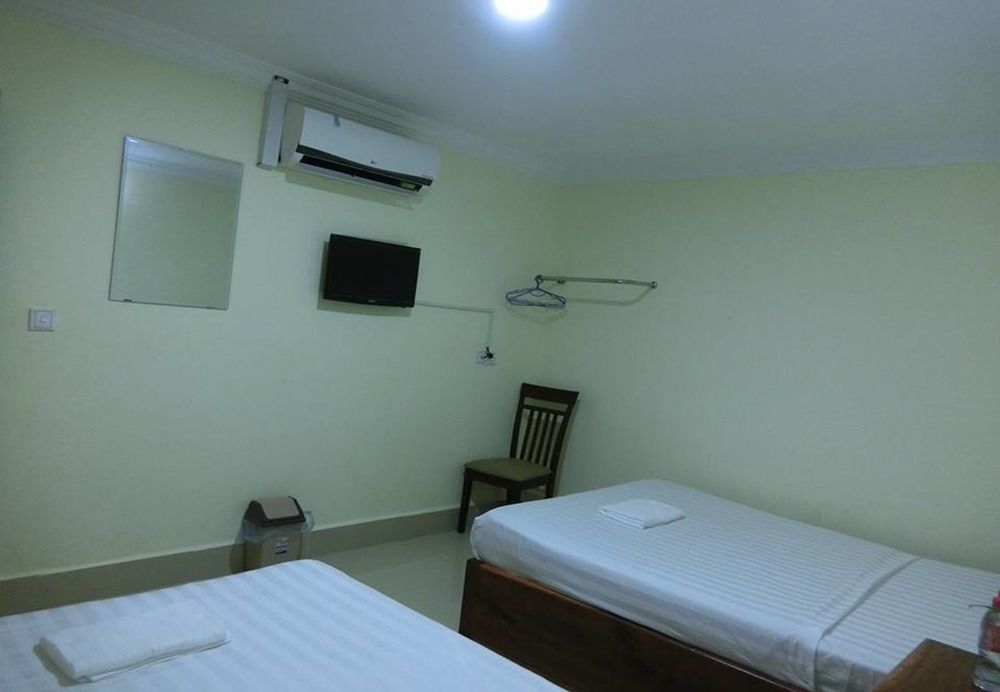 First Hotel Battambang Luaran gambar