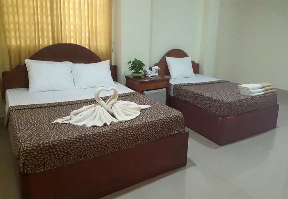 First Hotel Battambang Luaran gambar