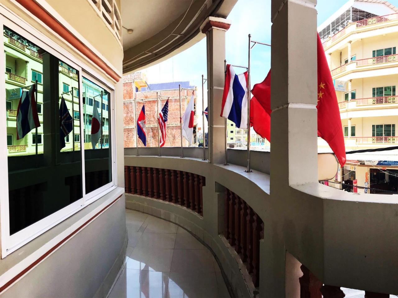 First Hotel Battambang Luaran gambar