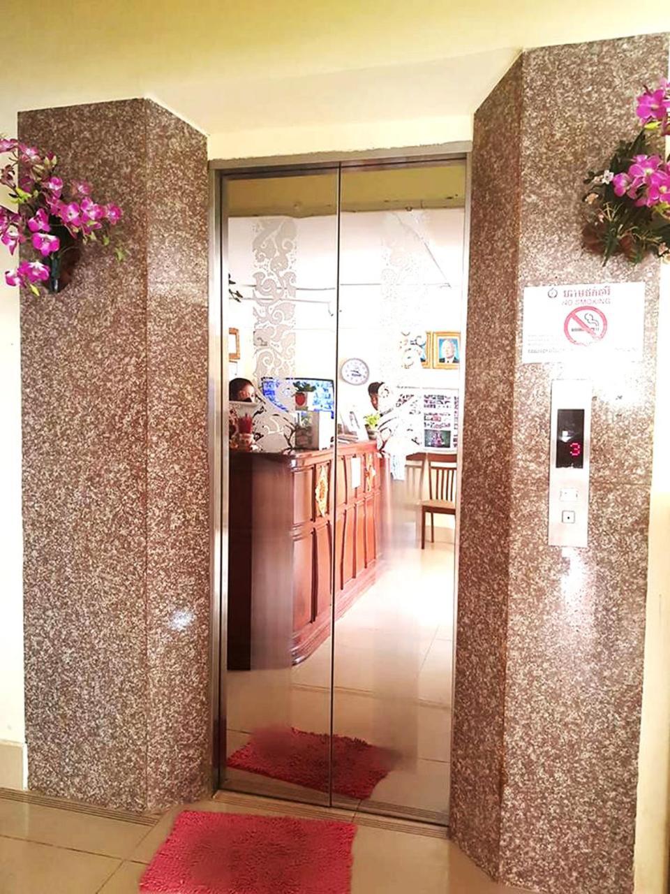 First Hotel Battambang Luaran gambar
